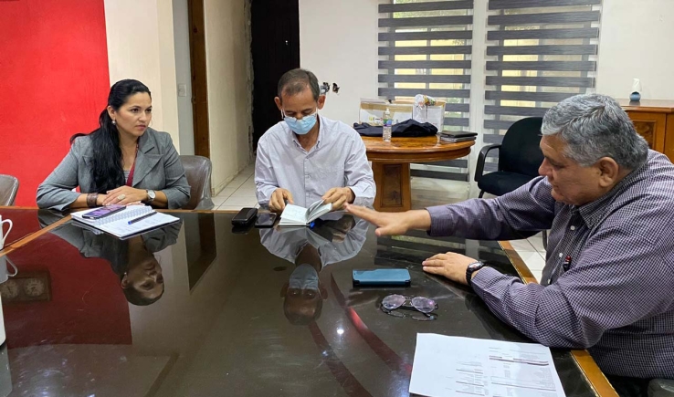 ALCALDE LUIS FUENTES Y CEA Acuerdan acabar con problemática de aguas negras