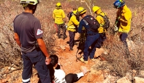 EN EL CERRO TETAKAWI  Rescatan a mujer