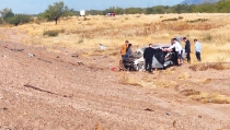 AL SUR DE EMPALME  Se registra volcamiento de auto