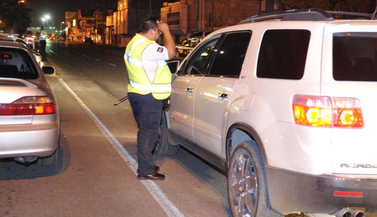Prohibirán gesta de bebidas alcohólicas durante graduaciones