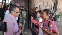 POR DESAPARICIÓN DE JÓVENES Siguen los bloqueos