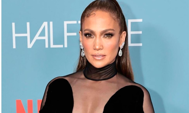JLo sigue el consejo de Ben y se muestra &#039;al natural&#039; en su cumpleaños 53