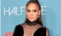 JLo sigue el consejo de Ben y se muestra &#039;al natural&#039; en su cumpleaños 53