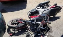EN LA CALZADA  Embiste a motociclistas y huye conductor de vehículo