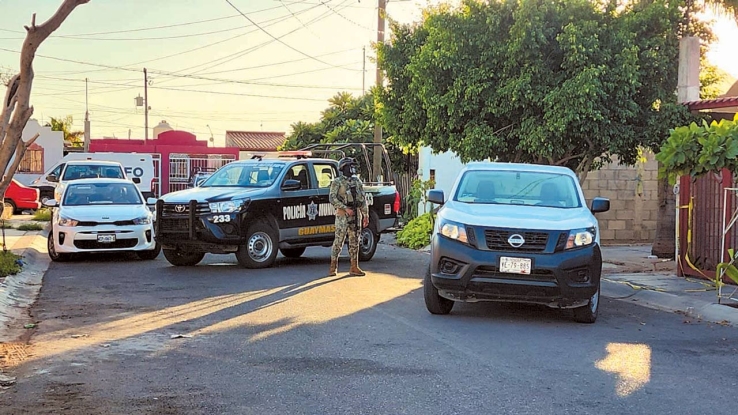 EN PATIO DE VIVIENDA  Encuentran tres cuerpos