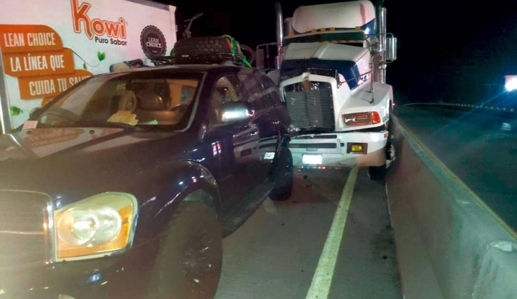 EN PUENTE ‘EL VALIENTE’  Se registra “carambola” de vehículos