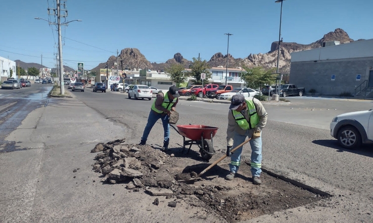 Se brinda mantenimiento a vialidades con bacheo
