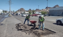 Se brinda mantenimiento a vialidades con bacheo