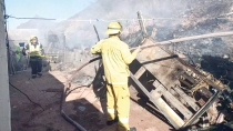 Bomberos acudieron a tres incendios de maleza y basura