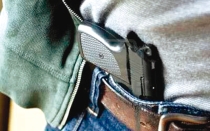 Reportan a hombre presuntamente armado