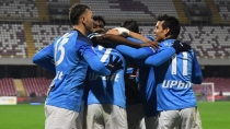 Napoli festeja contra Salernitana en el duelo Lozano vs. Ochoa.
