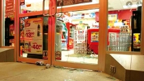 EN GUAYMAS NORTE   Provocan daños en comercio