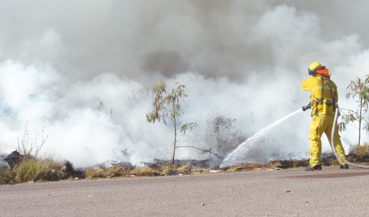 Se incendia lote baldío en el sector Independencia