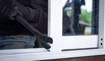 Dañan protección de ventana para robar