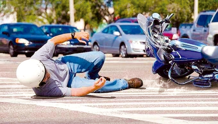 El responsable del accidente huyó del lugar. Se lesiona motociclista en accidente