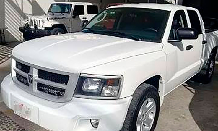 A PUNTA DE PISTOLA  Despojan de pick up a familia