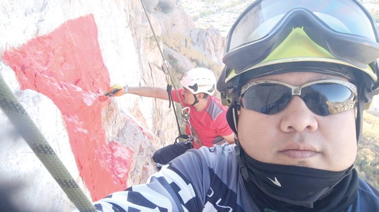 Retocan emblema de Cruz Roja en Guaymas
