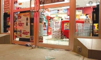 EN EL SECTOR LÓPEZ MATEOS  Reportan robo y daños en Oxxo