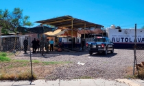 Roban vehículos de clientes en auto-lavado
