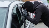 Detienen a dos sujetos por asomarse en vehículos y viviendas