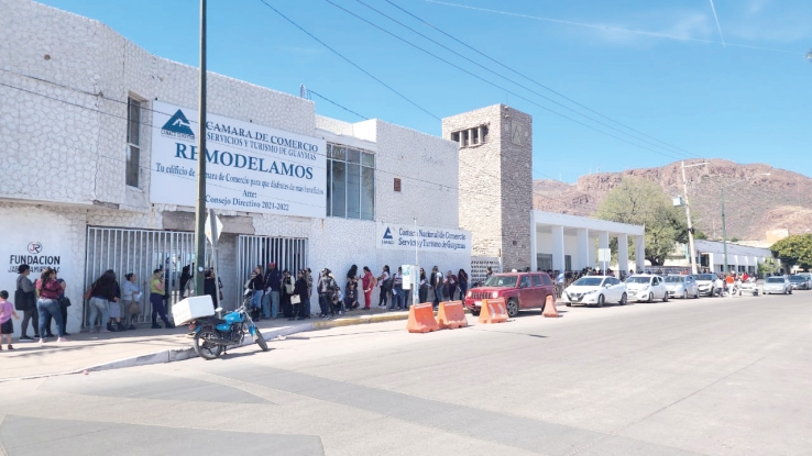 EN GUAYMAS Y EMPALME  Avanza entrega de uniformes escolares