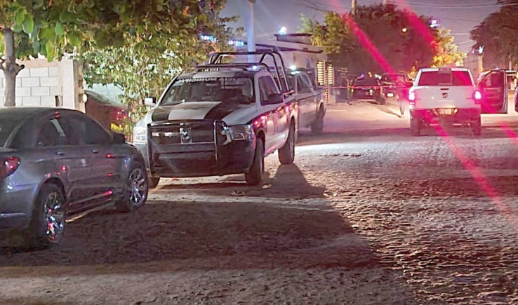 Lesionan a mujer y hombre a balazos