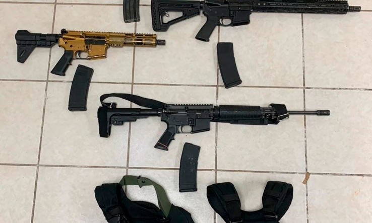 POR PORTACIÓN DE ARMAS  Vincula FGR a 4