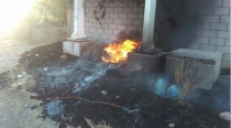 Controlan dos incendios forestales