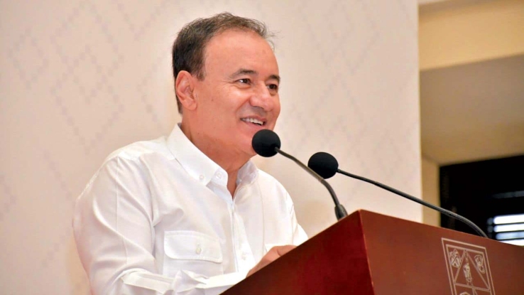 ANUNCIA EL GOBERNADOR ALFONSO DURAZO Destinan 464.8 mdp a uniformes