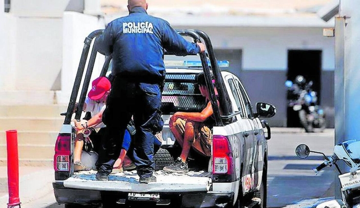 Reporta vecino a dos jóvenes por estarse divirtiendo