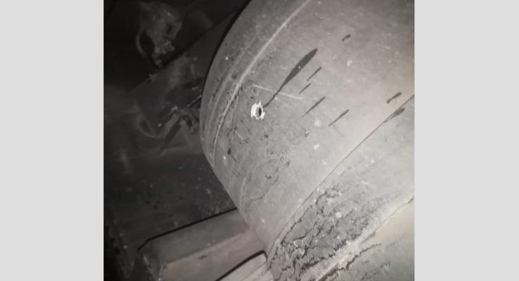 SUJETOS ARMADOS  Atracan tren carguero