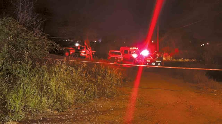 Encuentran a hombre colgado