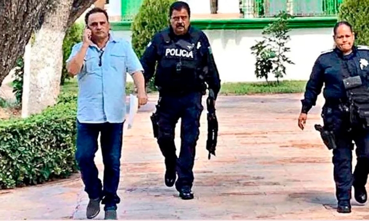HIJO ADOPTIVO DE JUAN GABRIEL  Sigue prófugo de la justicia de EE.UU.
