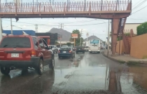 Por derrame de drenaje, amenazan con bloqueo