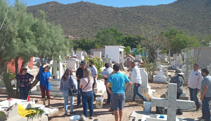 POR DÍA DE MUERTOS  Lució lleno el panteón