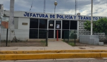 POR NO SALIRSE DE SU CASA  Golpea padrino a su ahijado
