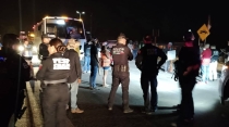 Bloquean yaquis carretera Internacional