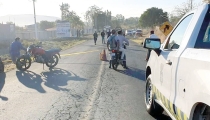 Contra la guarnición se impactó vehículo
