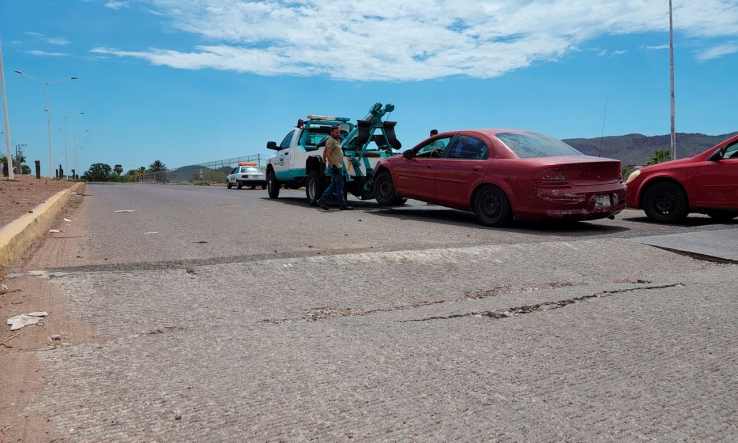 Resulta automóvil con desperfecto mecánico