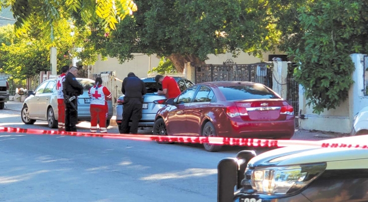 Acribillan a conductor de automóvil