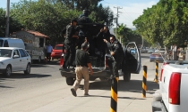 POR AGREDIR A JÓVENES  Buscan policías a sujeto