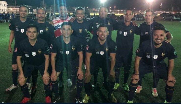 Mante golea a Peckes