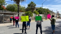 En el plantel Cecytes Mariachi Se manifiestan padres de familia
