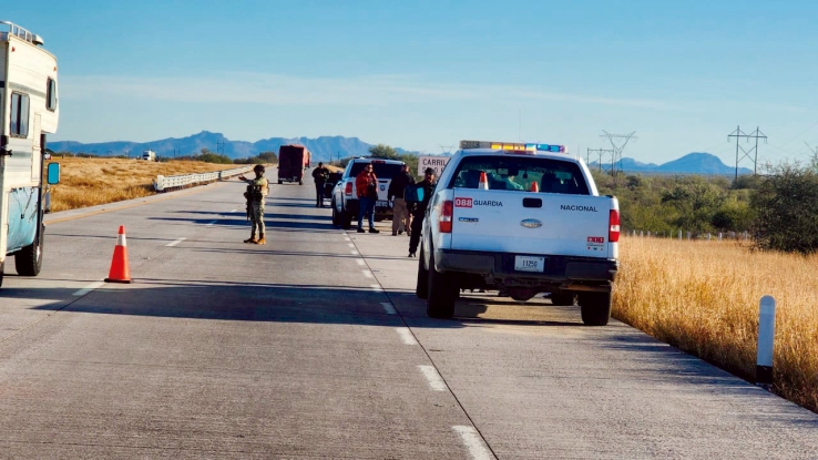 Localizan a hombre sin vida en carretera