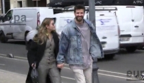 Piqué y Clara Chía pasean por Barcelona tomados de la mano; responden a rumores