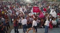 ANTE CIENTOS DE GUAYMENSES... Ofrece Karla Córdova gobierno honesto