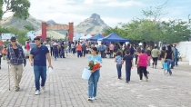 EN EL DÍA DE MUERTOS  Visitan 18 mil personas panteones