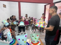    A NIÑOS DE LA COLONIA PITIC  Brinda DARE bonito festejo