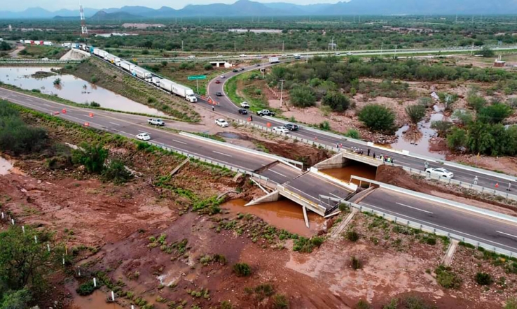 Sobre la carretera Federal 15…  Afectan ‘aguas broncas’ circulación al norte y sur