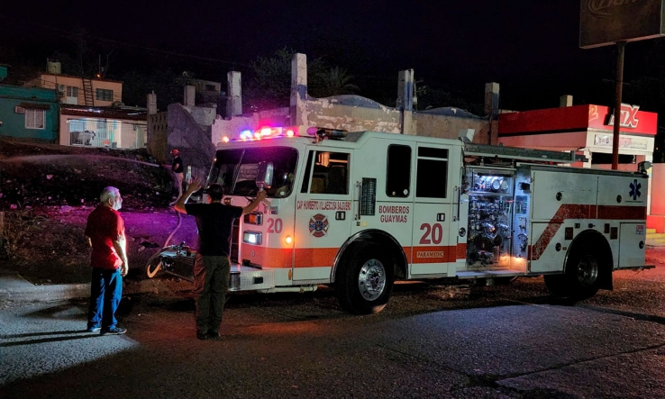 Se incendia lote baldío en Punta Arena